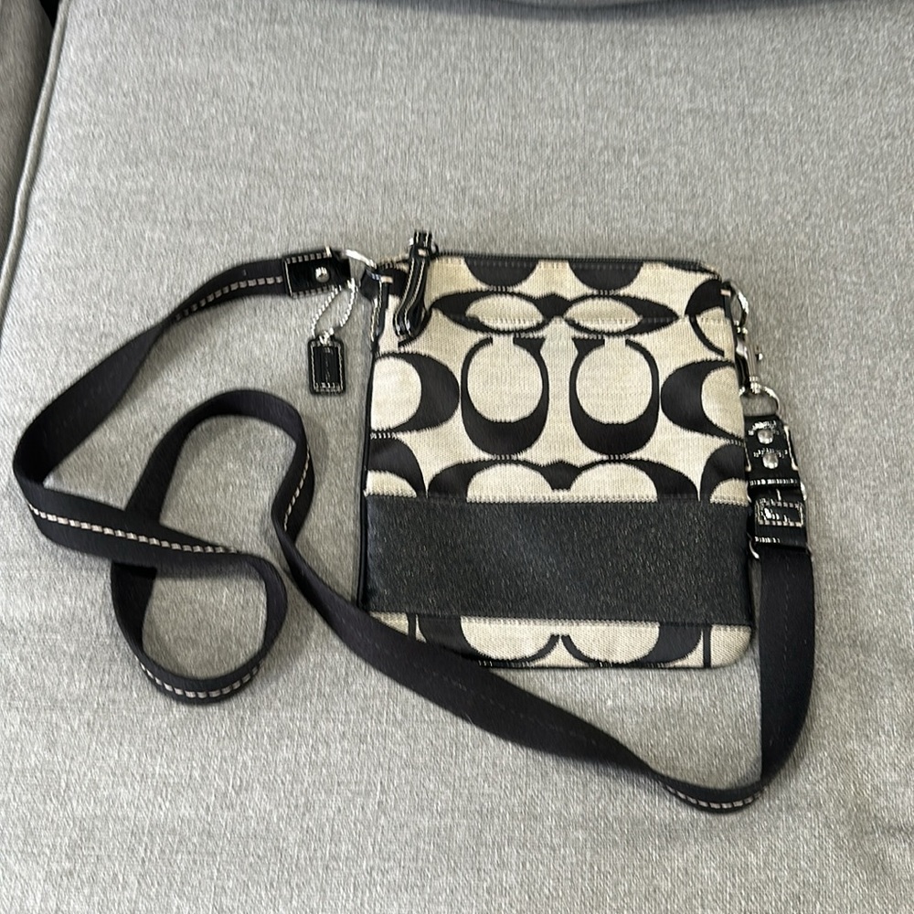 Coach Shoulder Bag - Picture 2 of 7